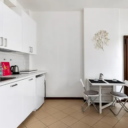 White Leaves By Wonderful Italy *