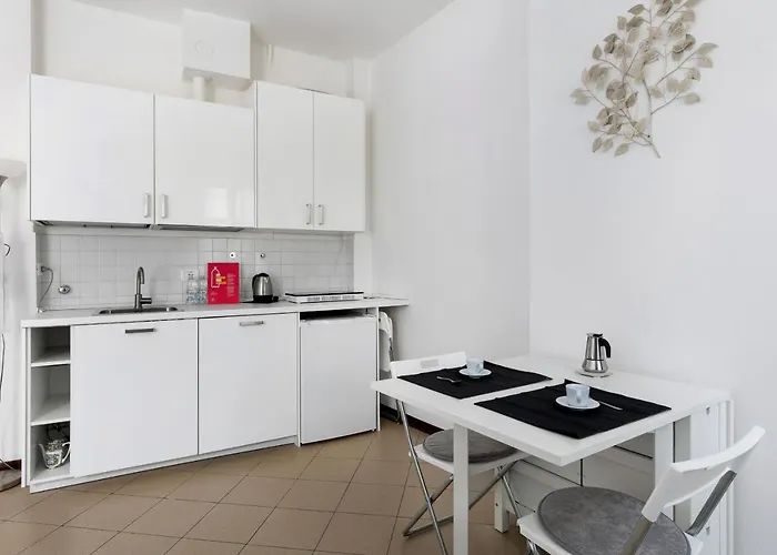 White Leaves By Wonderful Italy