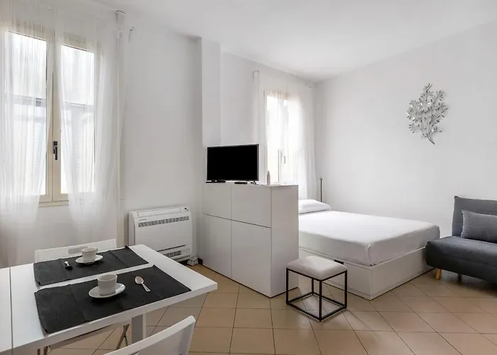 White Leaves By Wonderful Italy Bologna