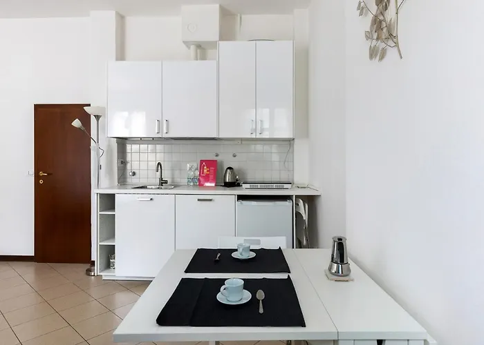 White Leaves By Wonderful Italy *