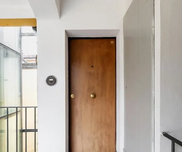 아파트 White Leaves By Wonderful Italy