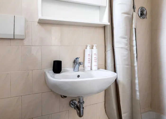 White Leaves By Wonderful Italy