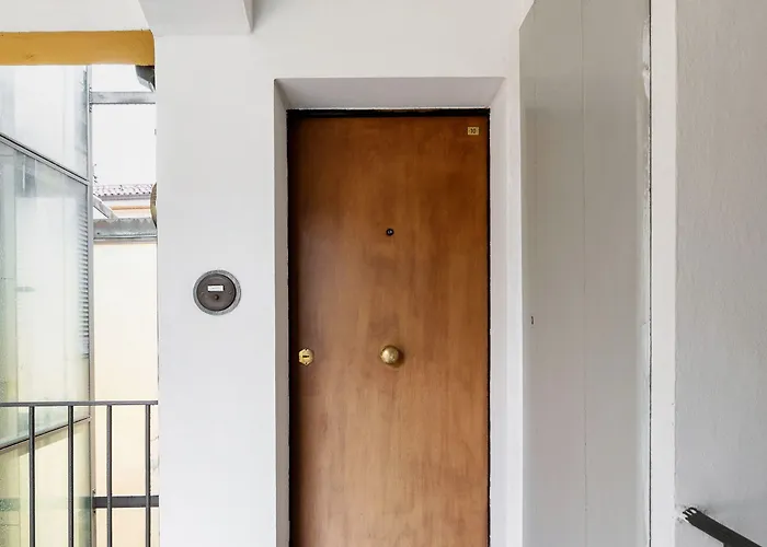 White Leaves By Wonderful Italy