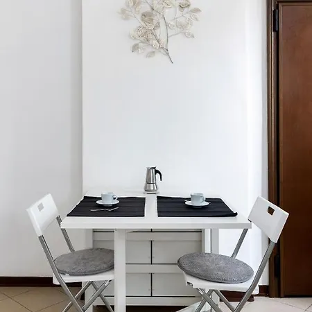 White Leaves By Wonderful Italy * Boloňa